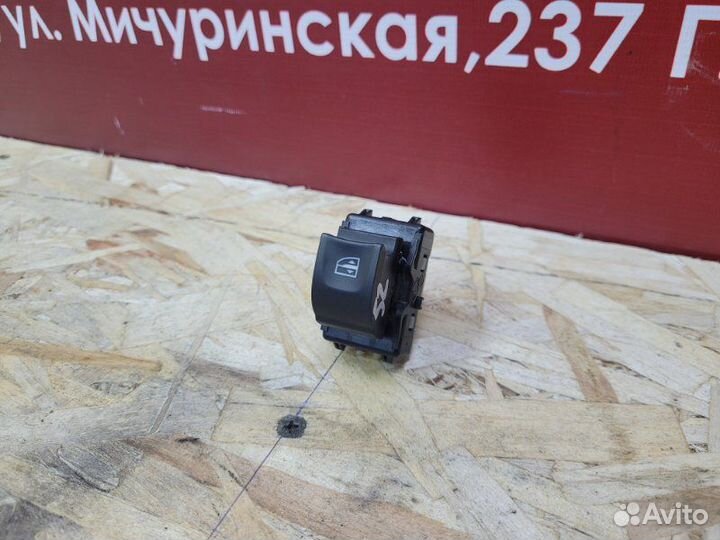 Кнопка стеклоподъемника передняя правая LADA X-Ray