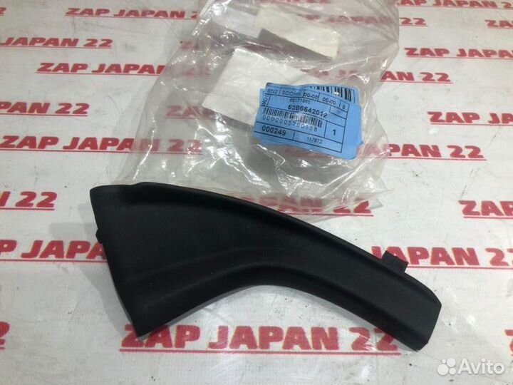 Уголок решетки жабо правый Toyota Rav4 ACA31