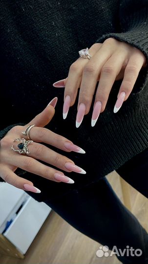 Модель на маникюр/ педикюр / наращивание ногтей