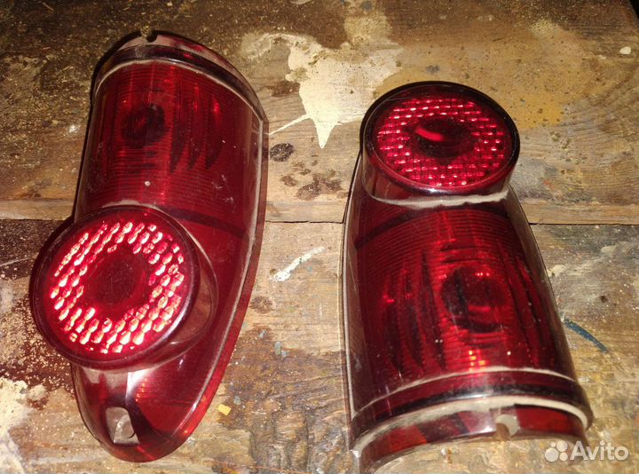 Продам нижние части задних фонарей на москвич 407