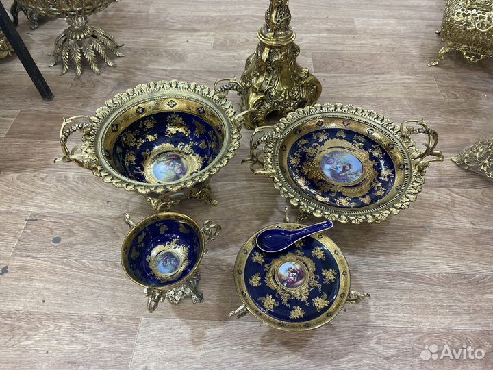 Напольная бронзовая ваза