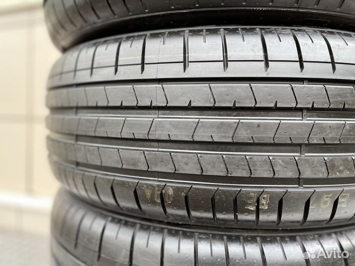 Pirelli P Zero PZ4 235/50 R20