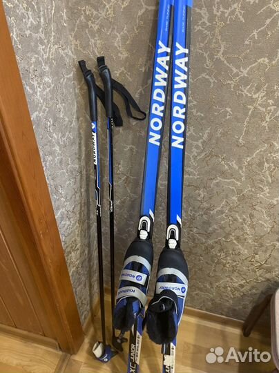 Комплект лыжный + утепленные лыжные ботинки р-р 35