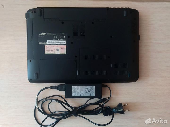 Samsung /2,3 MHz/4Gb/SSD