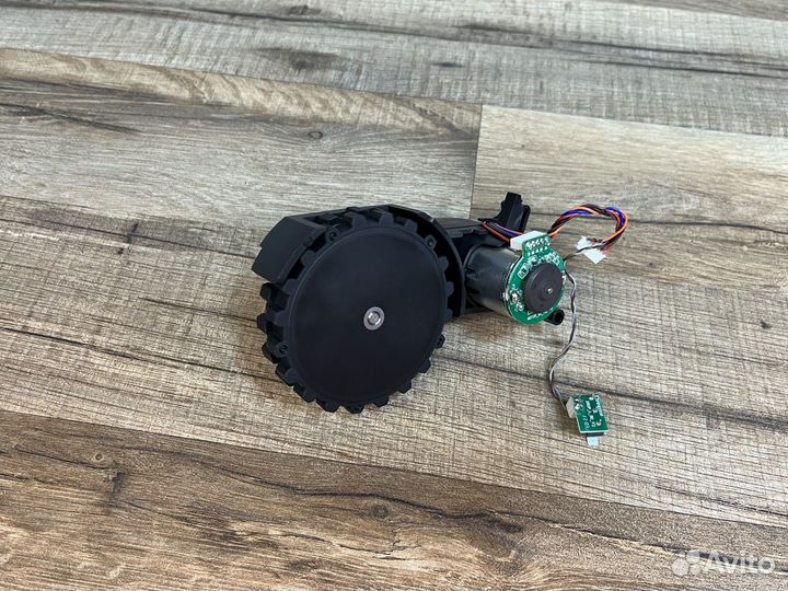 Колесо (L) левое Xiaomi Dreame D9/D9 Pro/D9 Max