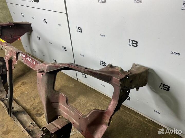 Передняя панель (телевизор) передняя Nissan