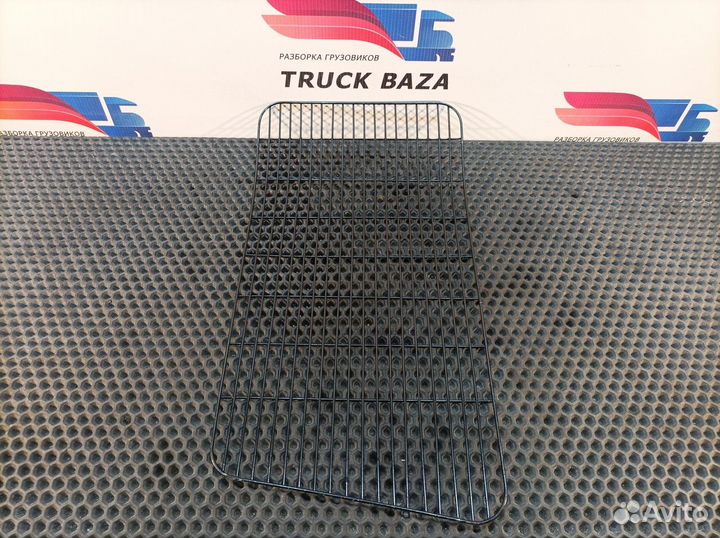 Сетка защитная правой фары Volvo FH