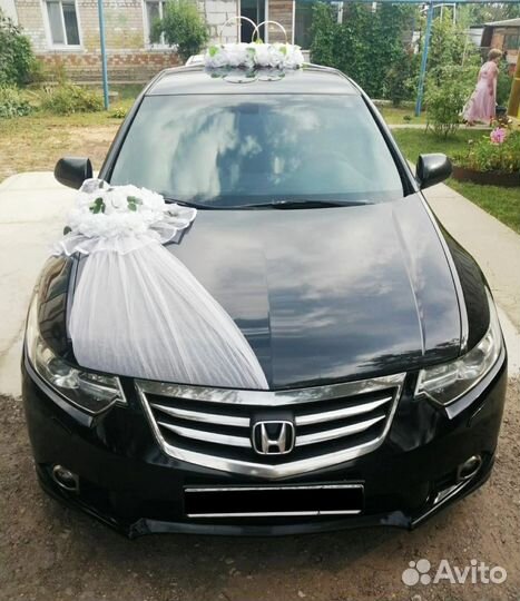 Свадебные ленты и кольца на машину