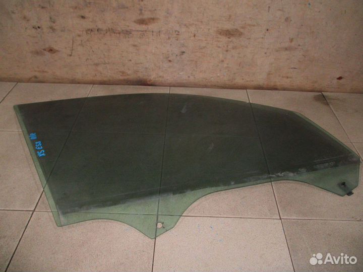 Стекло двери передней правой BMW X5 (E53)