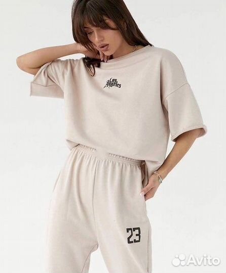 Женский спортивный костюм