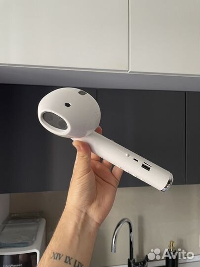 Колонка в форме беспроводных наушников AirPods