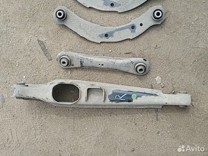 Поперечные рычаги Mitsubishi Outlander 3 2019 г