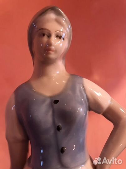 Фарфоровая статуэтка. Девушка с кувшинами. Испания