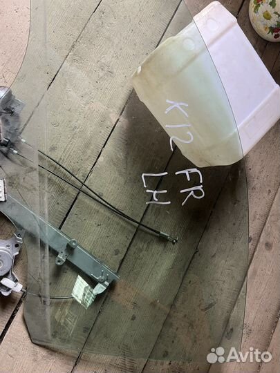 Стекло переднее левое Nissan March K12