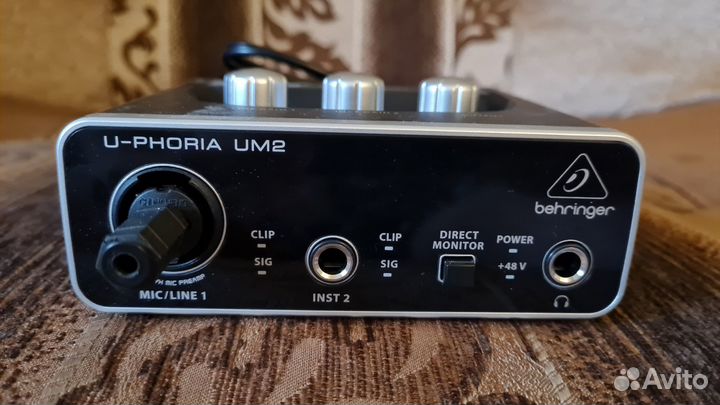 Внешняя звуковая карта behringer U-phoria UM2