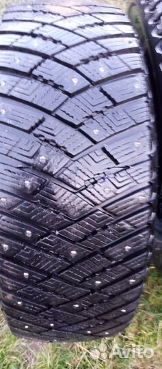 Goodyear Ultragrip Ice Arctic 215/60 R16