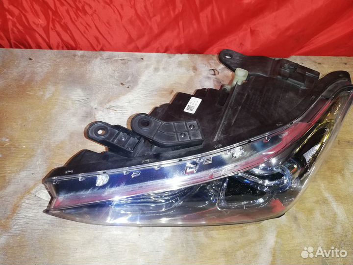 Фара левая Hyundai Genesis G70