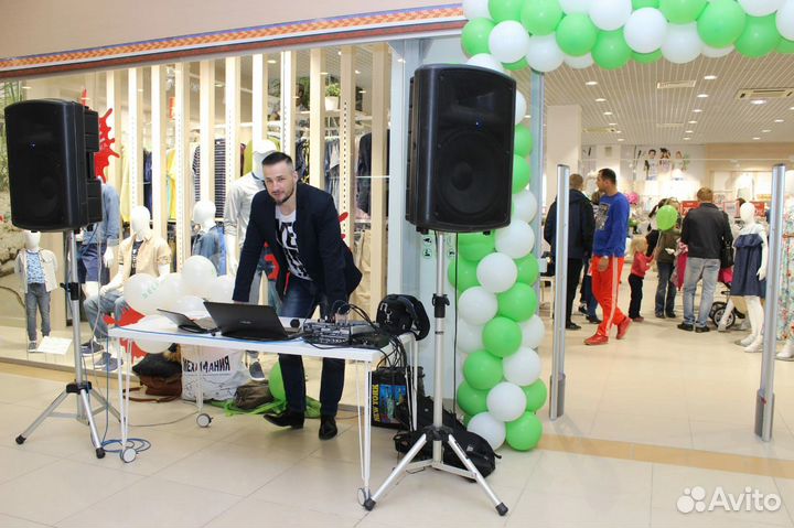 Диджей с комплектом звука