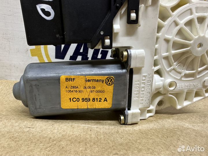 Моторчик стеклоподъемника задний правый VW Golf 4