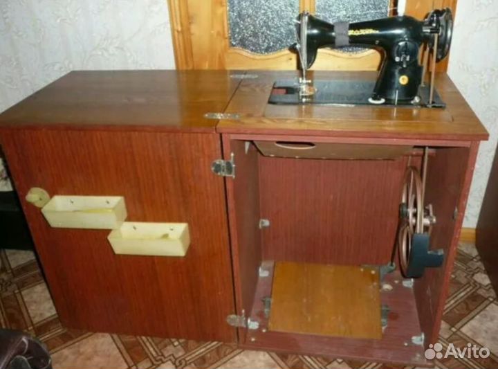 Швейная машина ножная