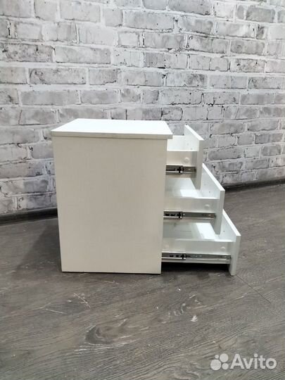 Тумба приставная 3 ящика