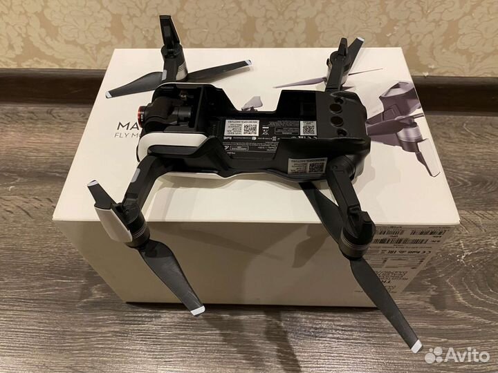 Квадрокоптер DJI Mavic Air fly more combo