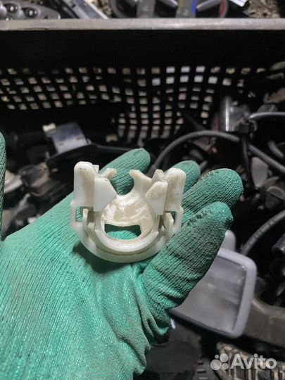 Крепление троса спидометра Hyundai Accent