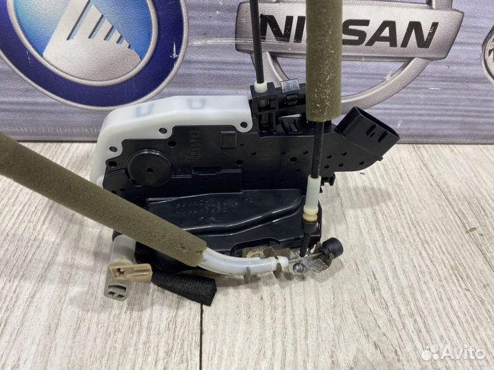 Замок перед двери Nissan almera G15 Прав