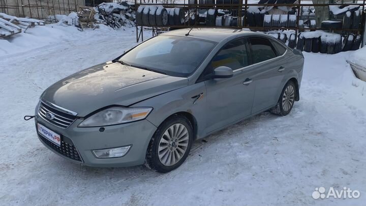 Решетка в бампер центральная Ford Mondeo 4 (BD) 15