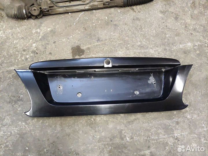 Накладка крышки багажника Nissan Almera N16