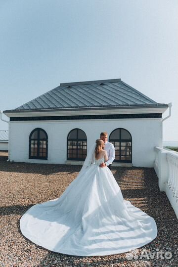 Свадебное платье со шлейфом 44-46