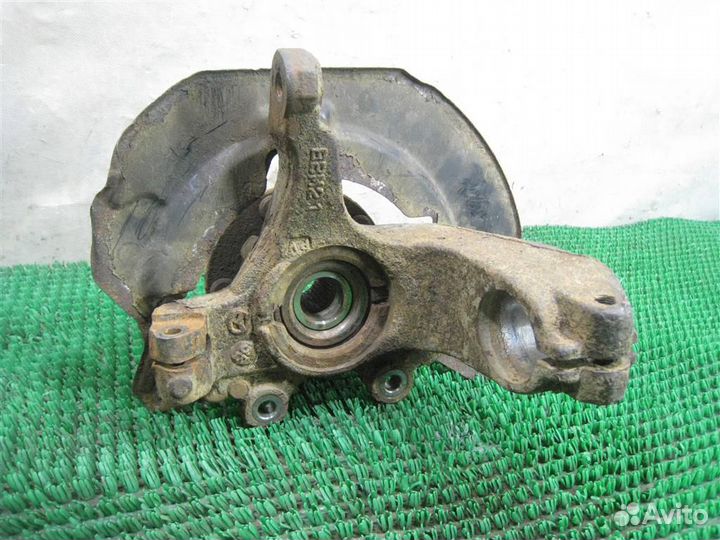 Кулак передний левый Mazda 3 (BL) 2010