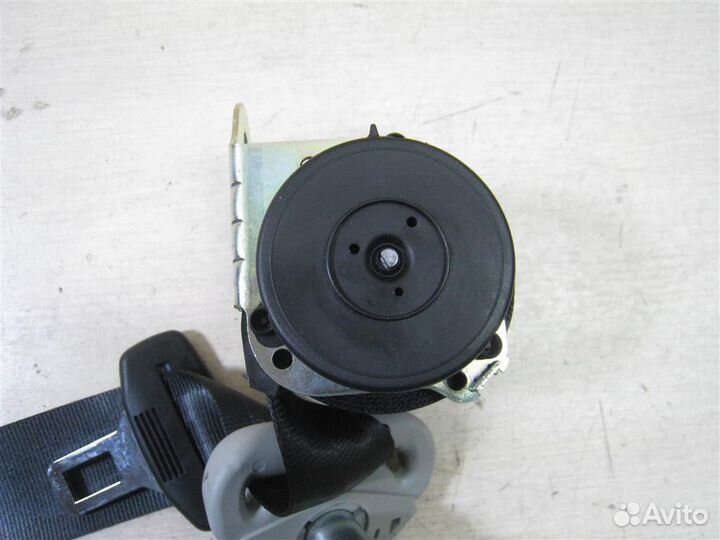 Ремень безопасности задний левый Toyota Verso R2