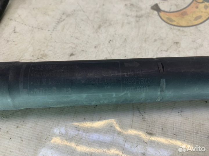 Амортизатор двери багажника задний левый Lexus