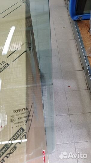 Боковое переднее левое стекло Toyota Camry 70