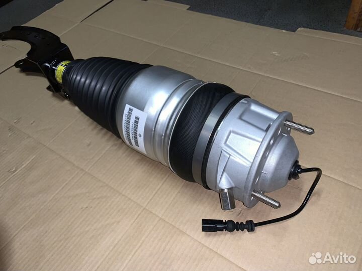 Пневмостойка передняя правая VW Touareg II 7P NF