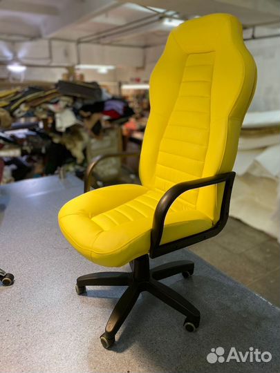 Офисное кресло