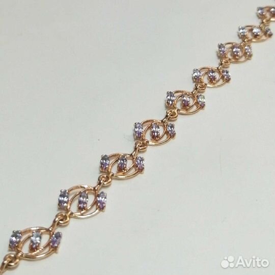 Золотой браслет с камнями