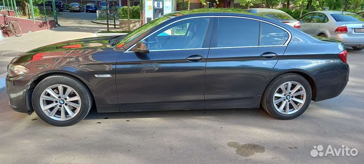 Водитель на личном легковом автомобиле