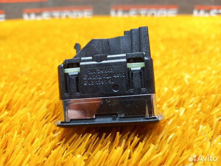 Кнопка открывания багажника Mercedes-Benz E-Class