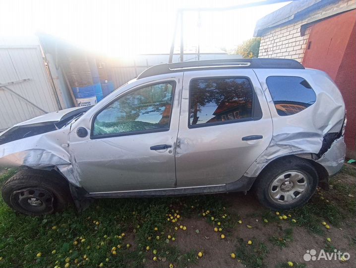 Renault Duster 1.6 МТ, 2015, битый, 120 888 км