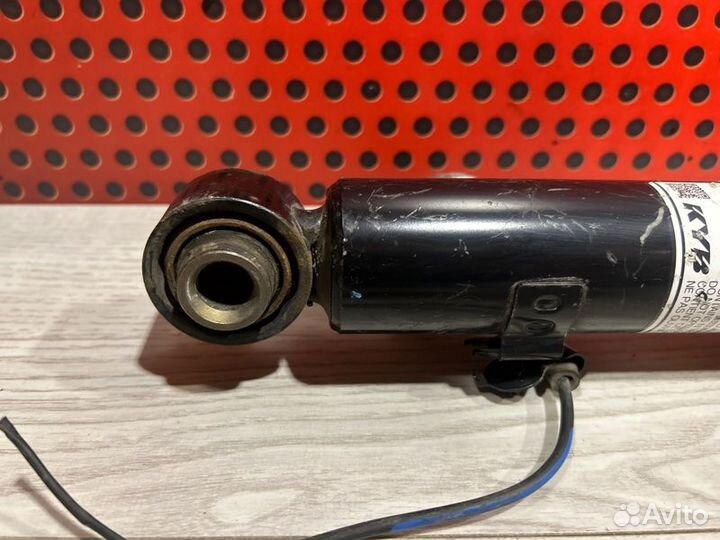 Амортизатор подвески задний левый Lexus Es axzh10