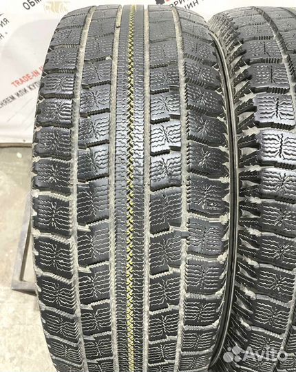 Bridgestone Blizzak LM-001 215/65 R17 98Q