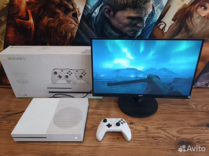 Xbox one S 1 TB + игры в комплекте