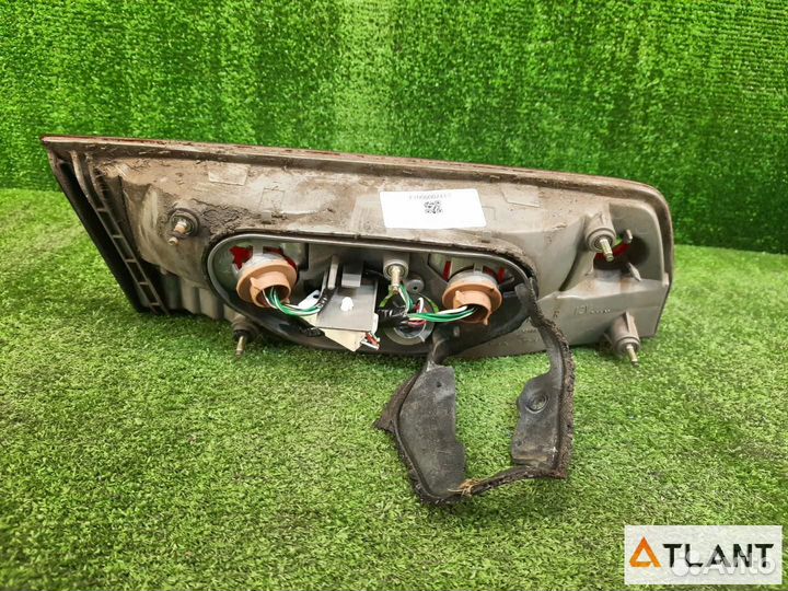 Вставка между стопов задний правый toyota mark II