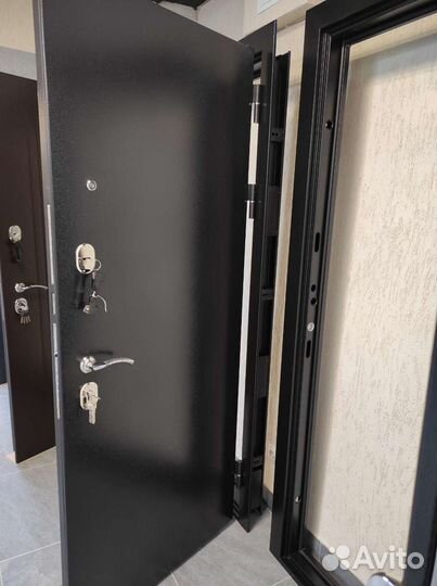 Входная дверь 10см с зеркалом