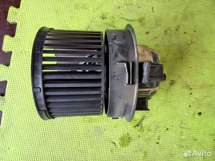 Моторчик печки Пежо 308