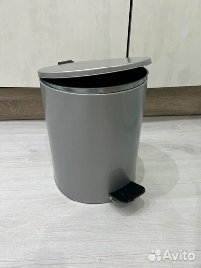 Мусорное ведро с педалью