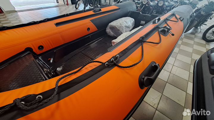 Лодка RIB навигатор 380R
