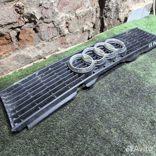 Решетка радиатора Audi 80B3